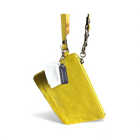 β¨ NWT Coach Chartreuse Pebbled Leather Wristlet w/ Purple Hangtag | MSRP $68 β¨ - Picture 5 of 5